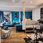 Guestready - Chic Turquoise Near Top Attractions